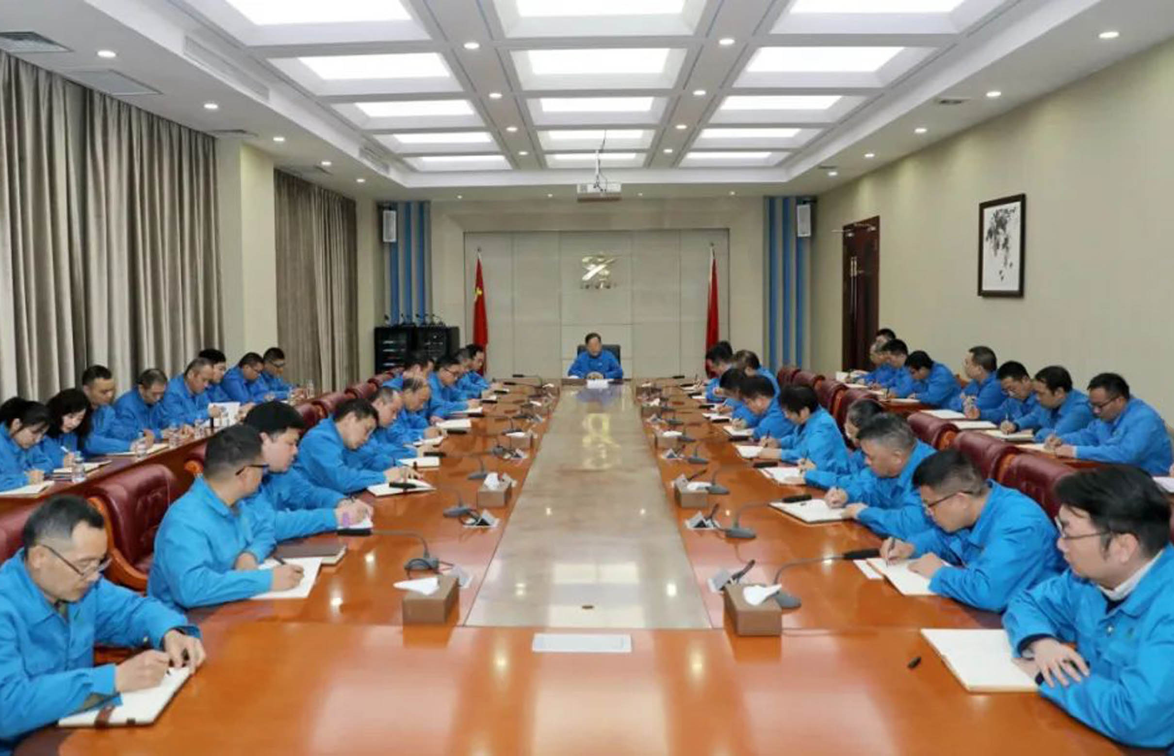 學(xué)習(xí)民營(yíng)企業(yè)座談會(huì)精神——森源集團(tuán)：發(fā)揮裝備能力強(qiáng)、制造能力強(qiáng)、創(chuàng)新能力強(qiáng)的優(yōu)勢(shì)，堅(jiān)守主業(yè)、做強(qiáng)實(shí)業(yè)。